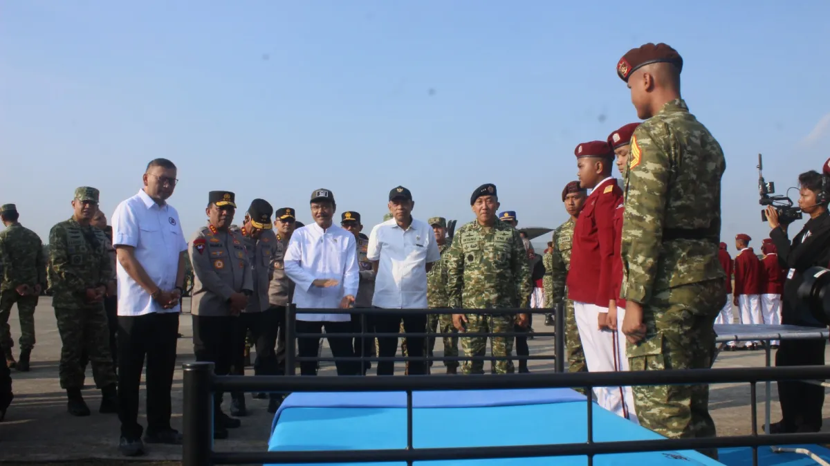 Mensos Libatkan Ribuan Taruna TNI-Polri Dampingi Siswa Sekolah Rakyat Saat MPLS