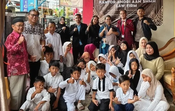 Tak Sekadar Urusan Hukum, Andri Aan Awali Karirnya dengan Berbagi Bersama Anak Yatim