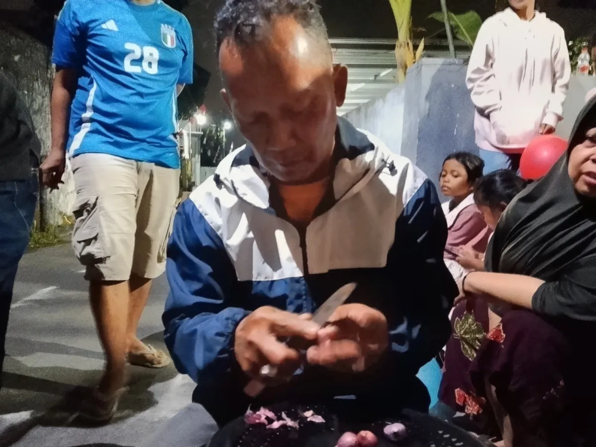 Lomba Kupas Bawang Merah Meriahkan Perayaan HUT Ke-81 RI di Dusun Sedan
