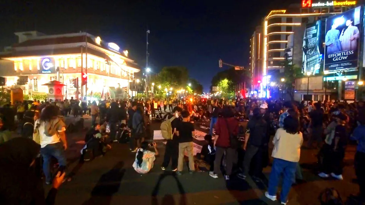 Demo Mahasiswa di Perempatan Gramedia Yogyakarta Dibubarkan Warga, Sejumlah Mahasiswa Dilarikan ke Rumah Sakit